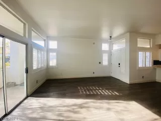 Photo #6: 2548802 Listing