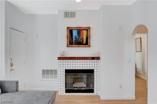 Photo #6: 2548830 Listing