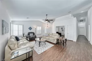 Photo #5: 2548846 Listing