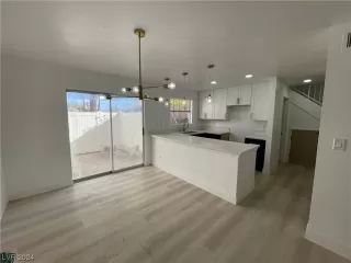 Photo #1: 2548861 Listing 