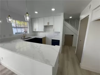 Photo #2: 2548861 Listing 