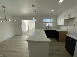 Photo #5: 2548861 Listing 