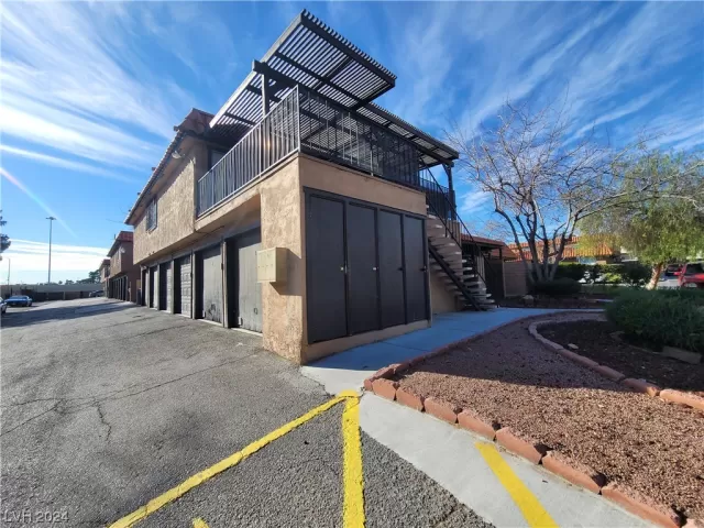 MLS: 2548872 Condo For Sale