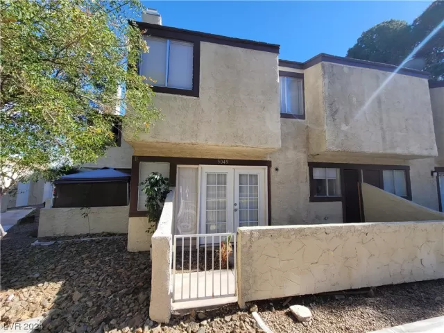 MLS: 2548874 Condo For Sale