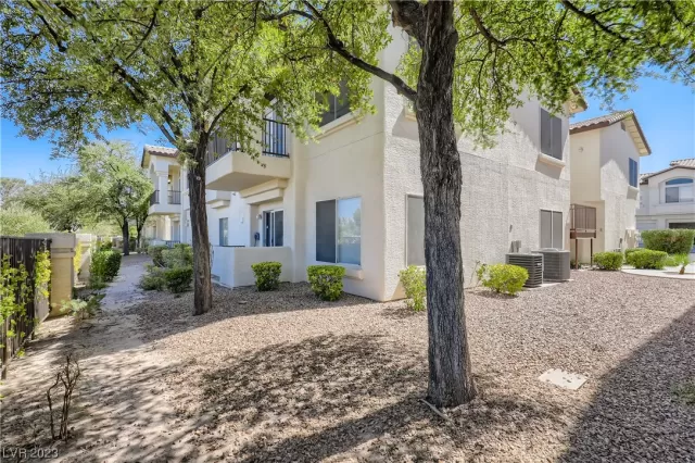 MLS: 2549000 Condo For Sale