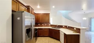 Photo #5: 2549055 Listing 