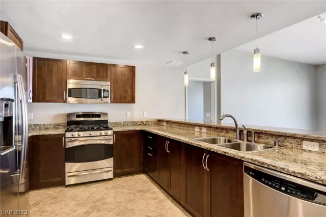 MLS: 2549069 Condo For Sale