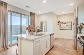 Photo #5: 2549107 Listing 