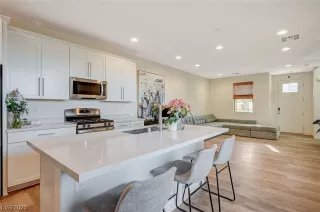 Photo #6: 2549107 Listing 