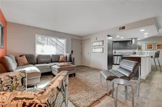 Photo #4: 2549126 Listing