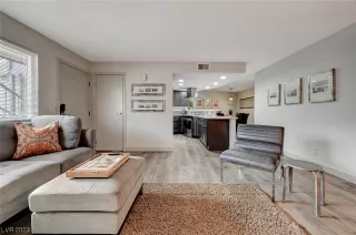 Photo #5: 2549126 Listing