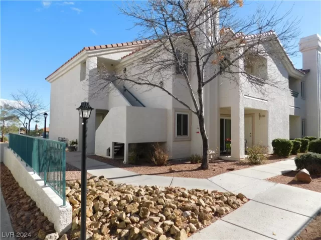 MLS: 2549128 Condo For Sale