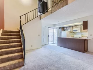 Photo #1: 2549148 Listing