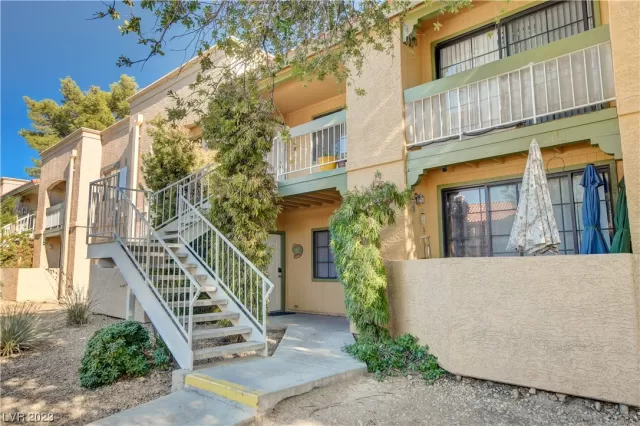 MLS: 2549300 Condo For Sale