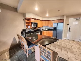 Photo #4: 2549360 Listing