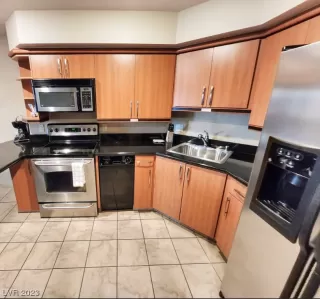 Photo #5: 2549360 Listing