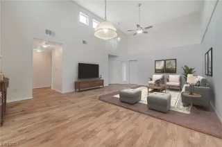 Photo #4: 2549377 Listing