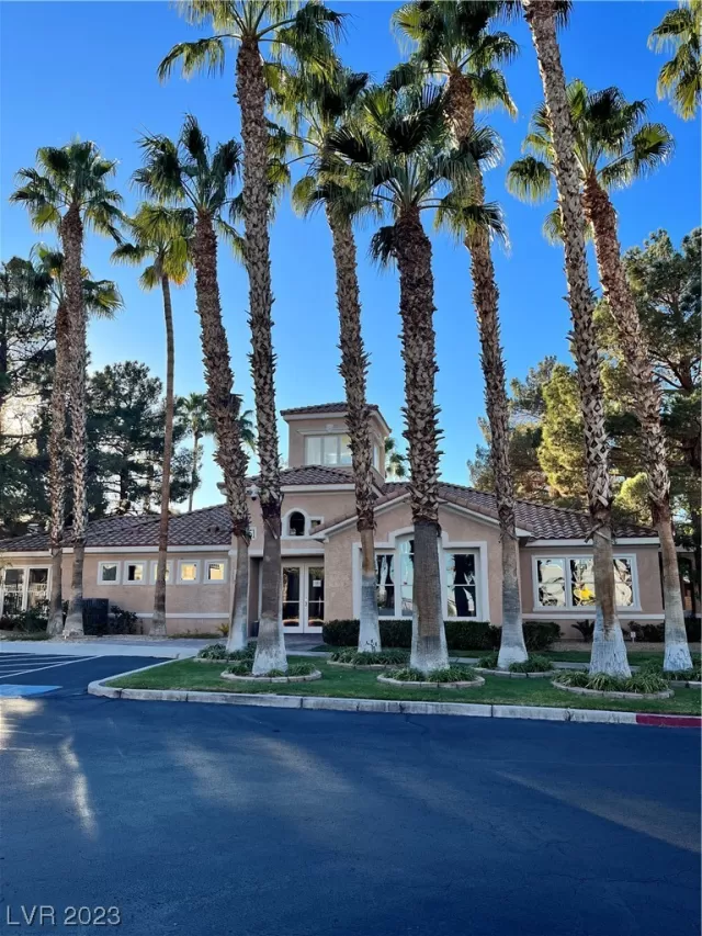 MLS: 2549404 Condo For Sale