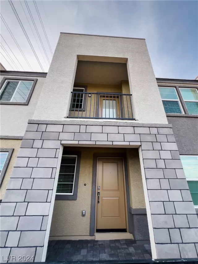 MLS: 2549420 Condo For Sale