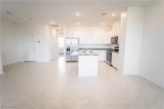 Photo #3: 2549420 Listing 