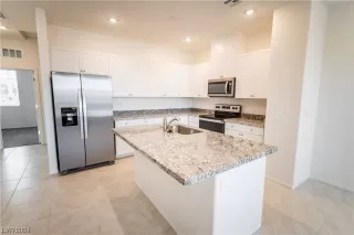 Photo #5: 2549420 Listing 