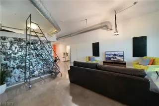 Photo #1: 2549446 Listing 