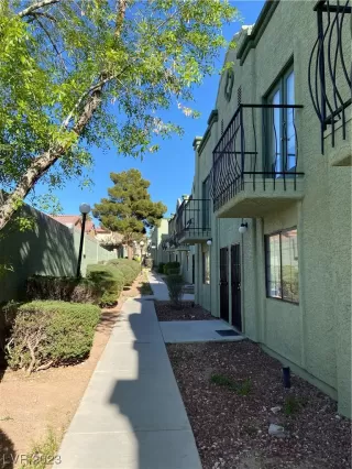 Photo #1: 2549457 Listing 