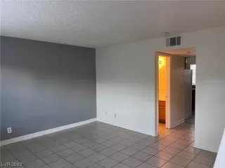 Photo #3: 2549457 Listing 