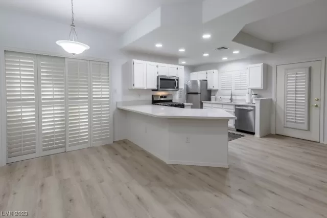 MLS: 2549468 Condo For Sale