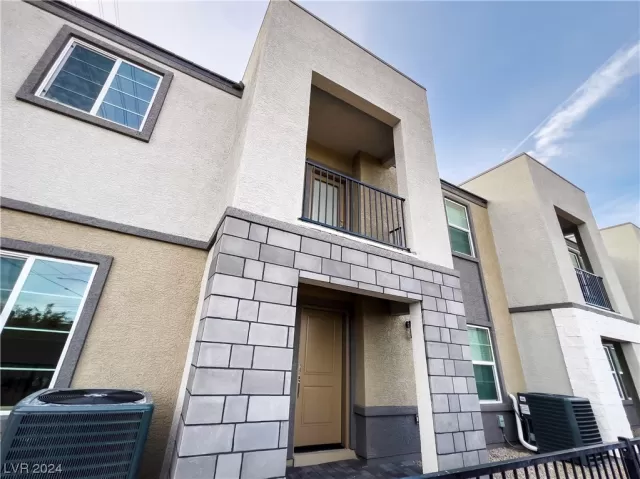 MLS: 2549469 Condo For Sale