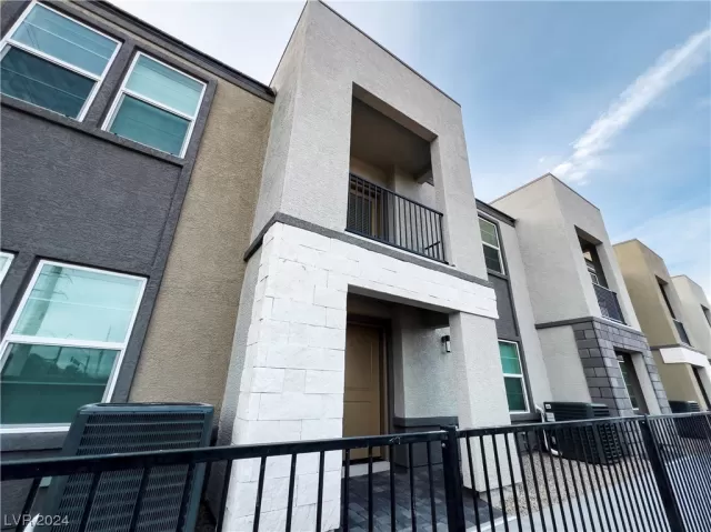 MLS: 2549522 Condo For Sale