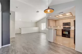 Photo #5: 2549534 Listing