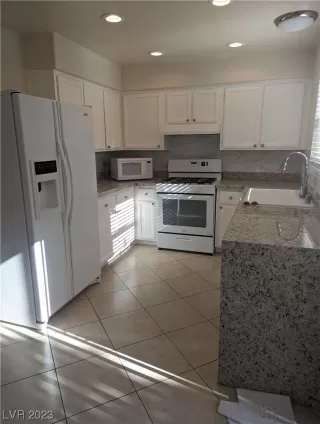 Photo #2: 2549546 Listing 