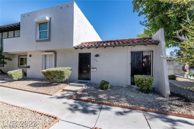 MLS: 2549568 Condo For Sale