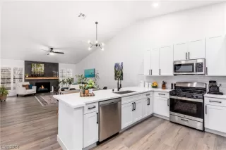 Photo #5: 2549609 Listing