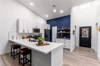 Photo #6: 2549609 Listing