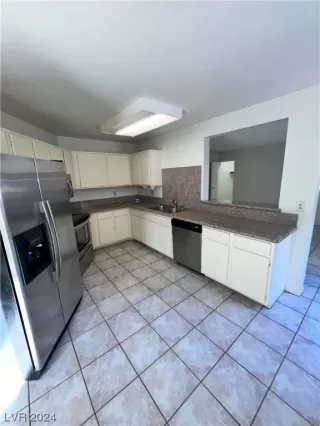 Photo #2: 2549651 Listing