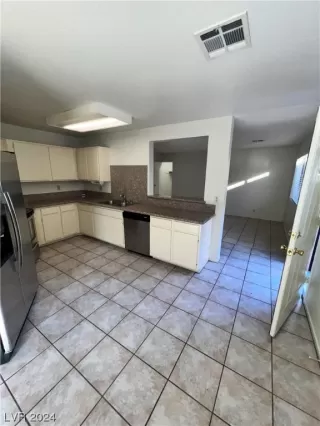 Photo #3: 2549651 Listing