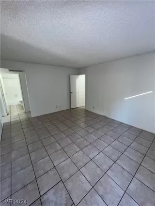 Photo #4: 2549651 Listing