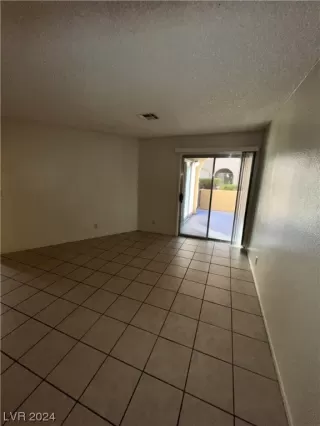 Photo #5: 2549651 Listing