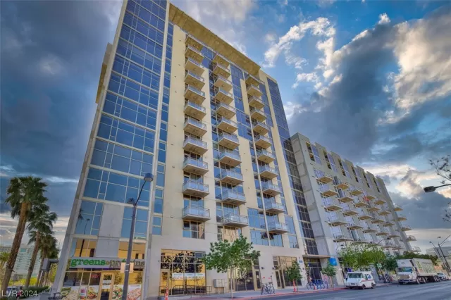 MLS: 2549668 Condo For Sale