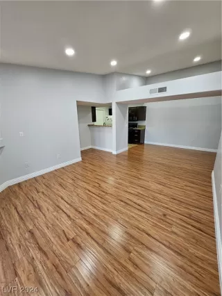 Photo #3: 2549673 Listing 