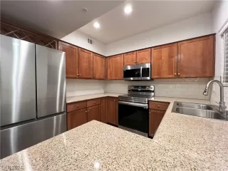 Photo #3: 2549727 Listing