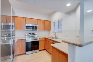 Photo #5: 2549727 Listing