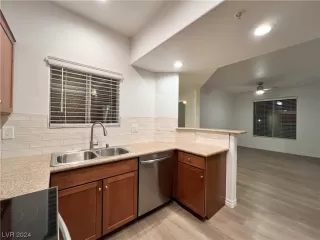 Photo #6: 2549727 Listing