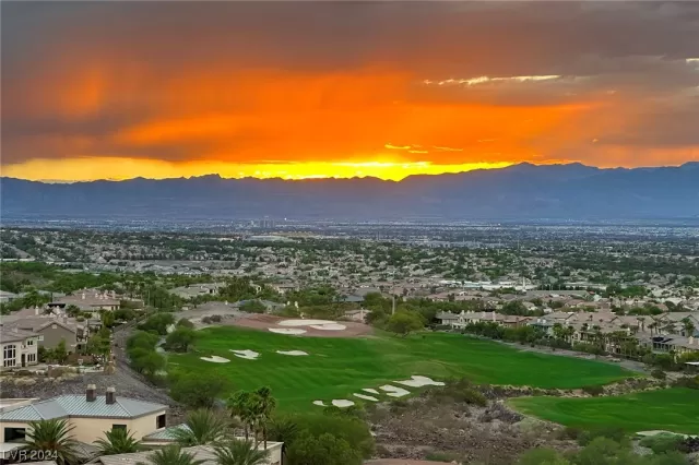 MLS: 2549746 Condo For Sale