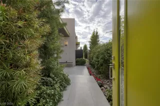 Photo #3: 2549746 Listing