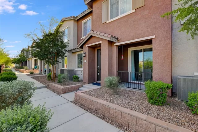 MLS: 2549791 Condo For Sale