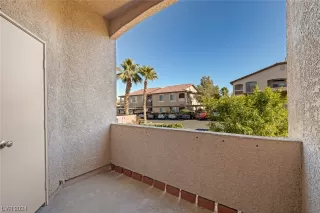 Photo #5: 2549807 Listing