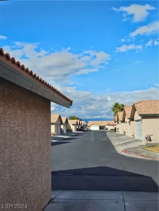 Photo #1: 2549809 Listing